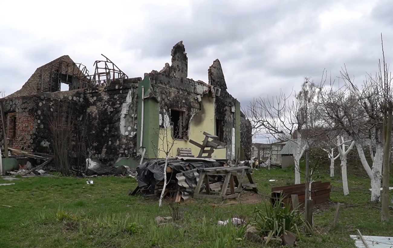 Людей хоронят каждый день: 78-летняя женщина рассказала, что натворили оккупанты в селе под Бородянкой