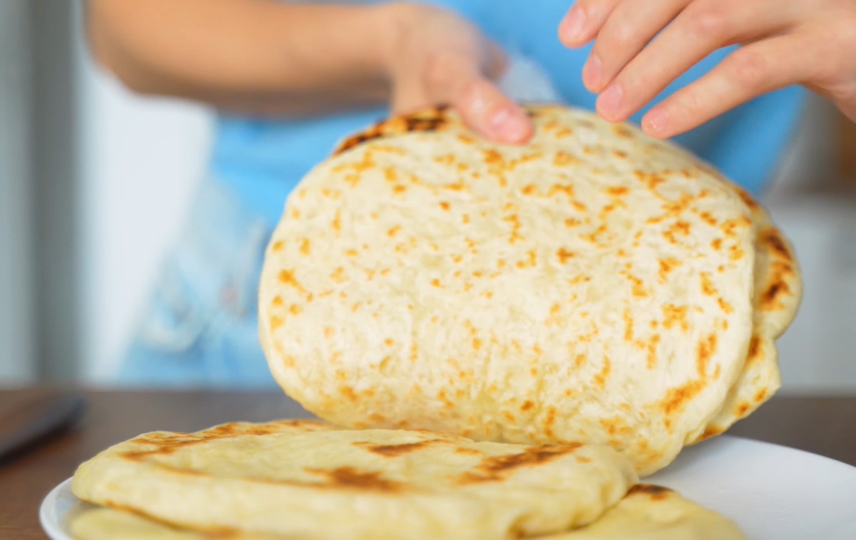 Готовим пышный лаваш на сковороде из муки и воды