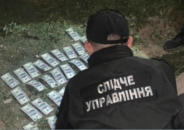 "Работали" во время комендантского часа. Полиция "прикрыла" канал незаконного выезда украинцев