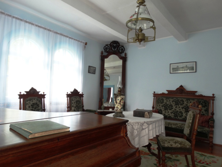 152 роки з дня народження Лесі Українки: як виглядає будинок, в якому виросла поетеса