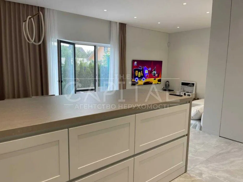 Даша Квіткова продає свій крутий будинок на OLX: його ціна може шокувати