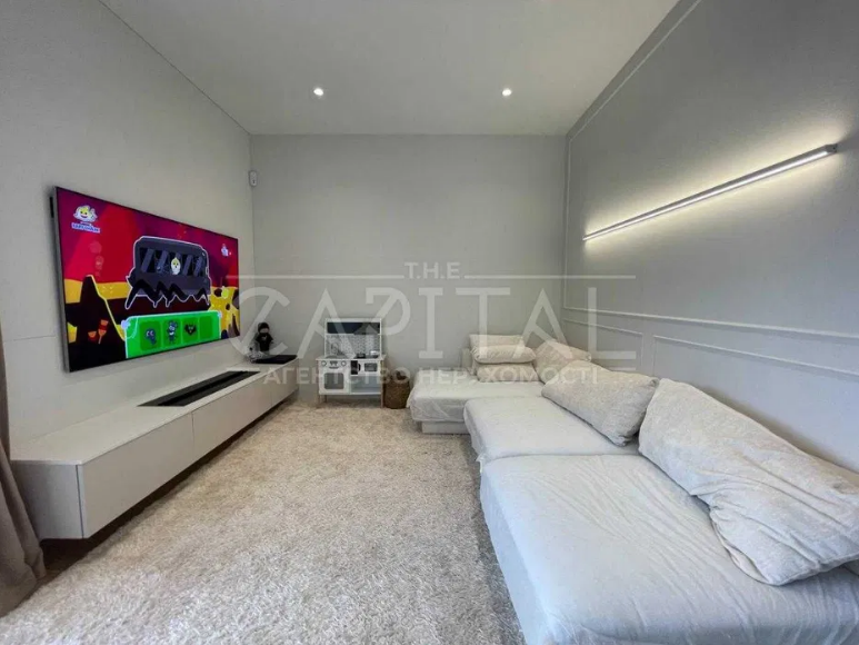 Даша Квіткова продає свій крутий будинок на OLX: його ціна може шокувати