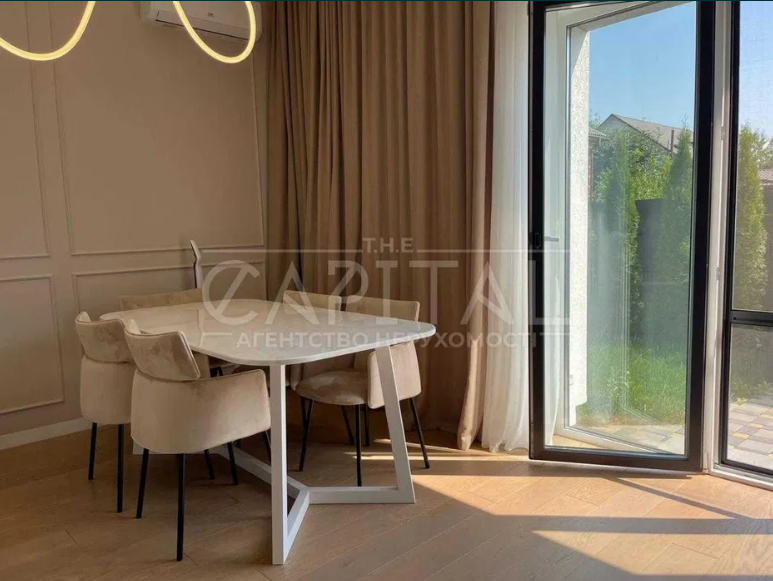 Даша Квіткова продає свій крутий будинок на OLX: його ціна може шокувати