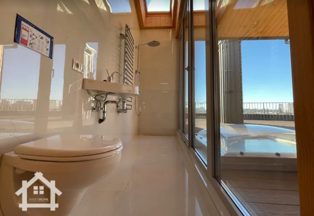 У Львові за 37 мільйонів продають VIP-квартиру з "гарним краєвидом": як виглядає житло