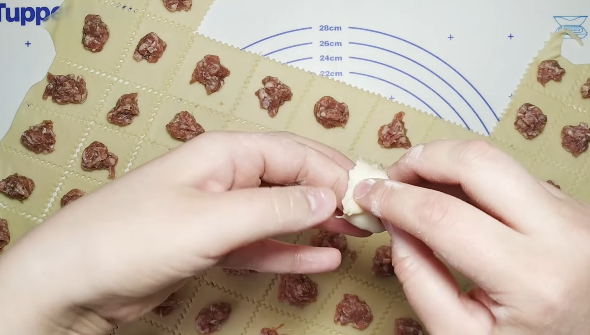 100 пельменей за 20 минут: супер-способ без пельменницы