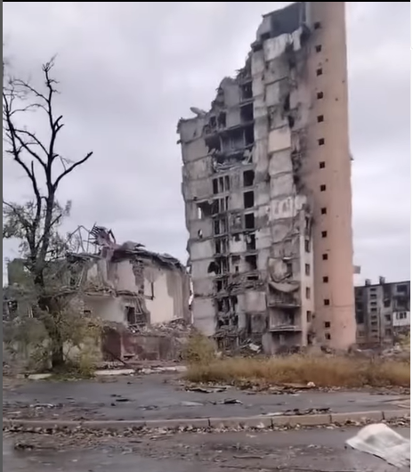 Нові фото і відео зруйнованого Маріуполя. Порівняйте з містами, які "бомбілі 8 лєт"