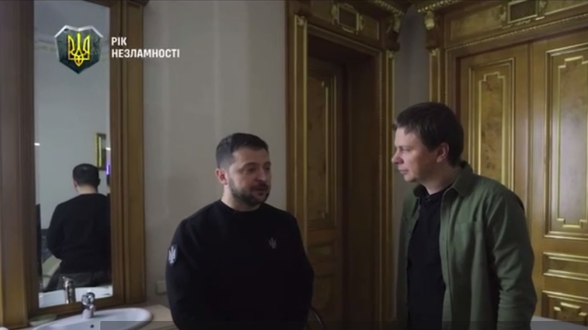 Зеленский показал комнату на Банковой, в которой сейчас живет (видео)