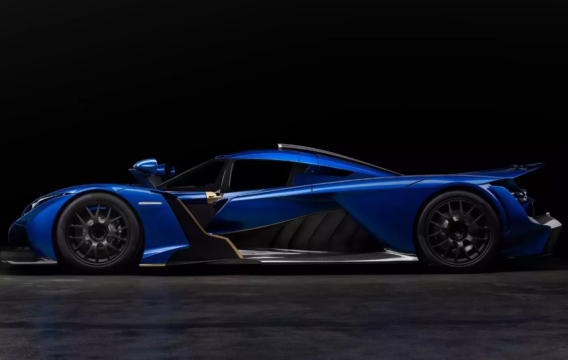 Подряпали машину: чому так дорого підібрати фарбу