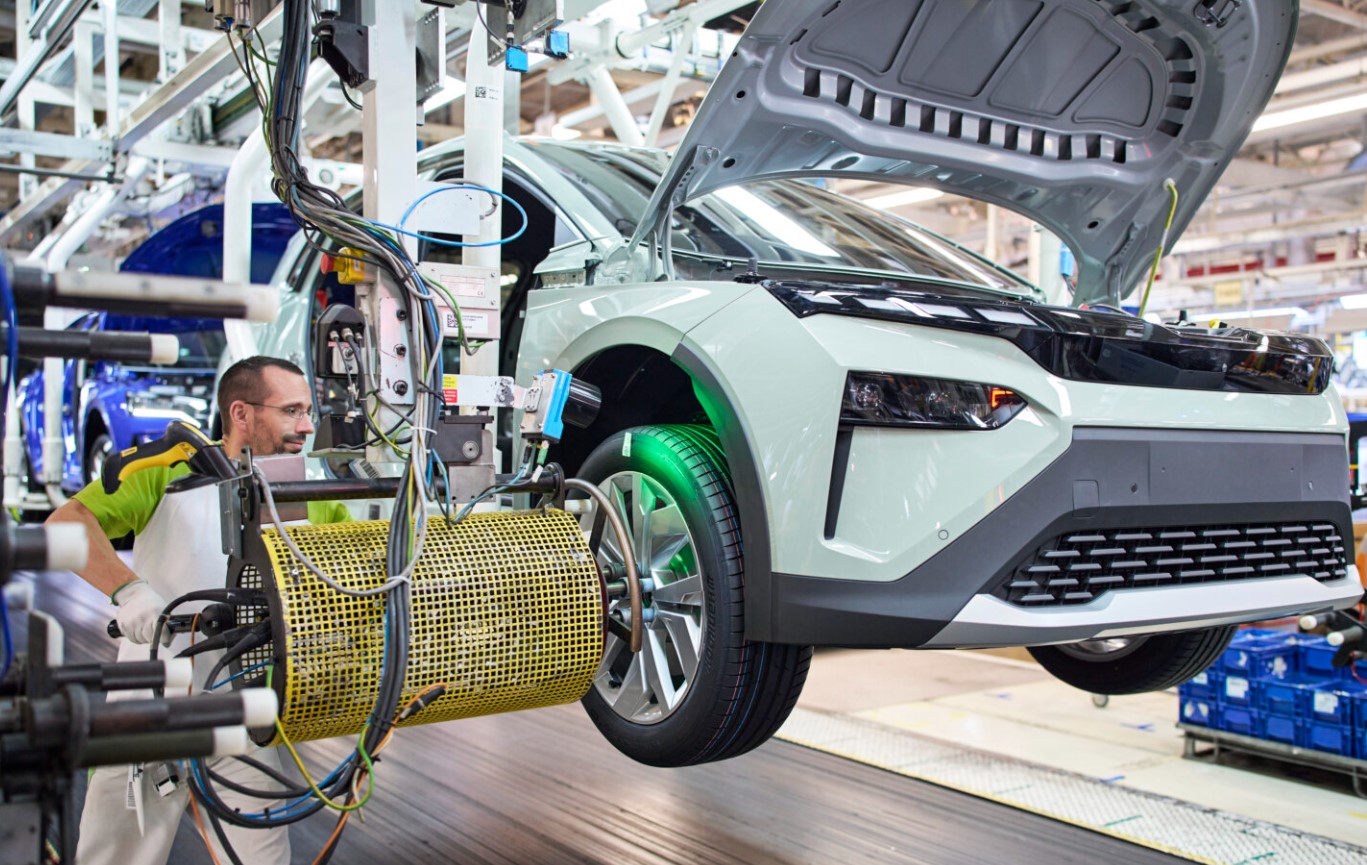 Skoda запустила серийное производство нового электрического кроссовера Elroq: подробности