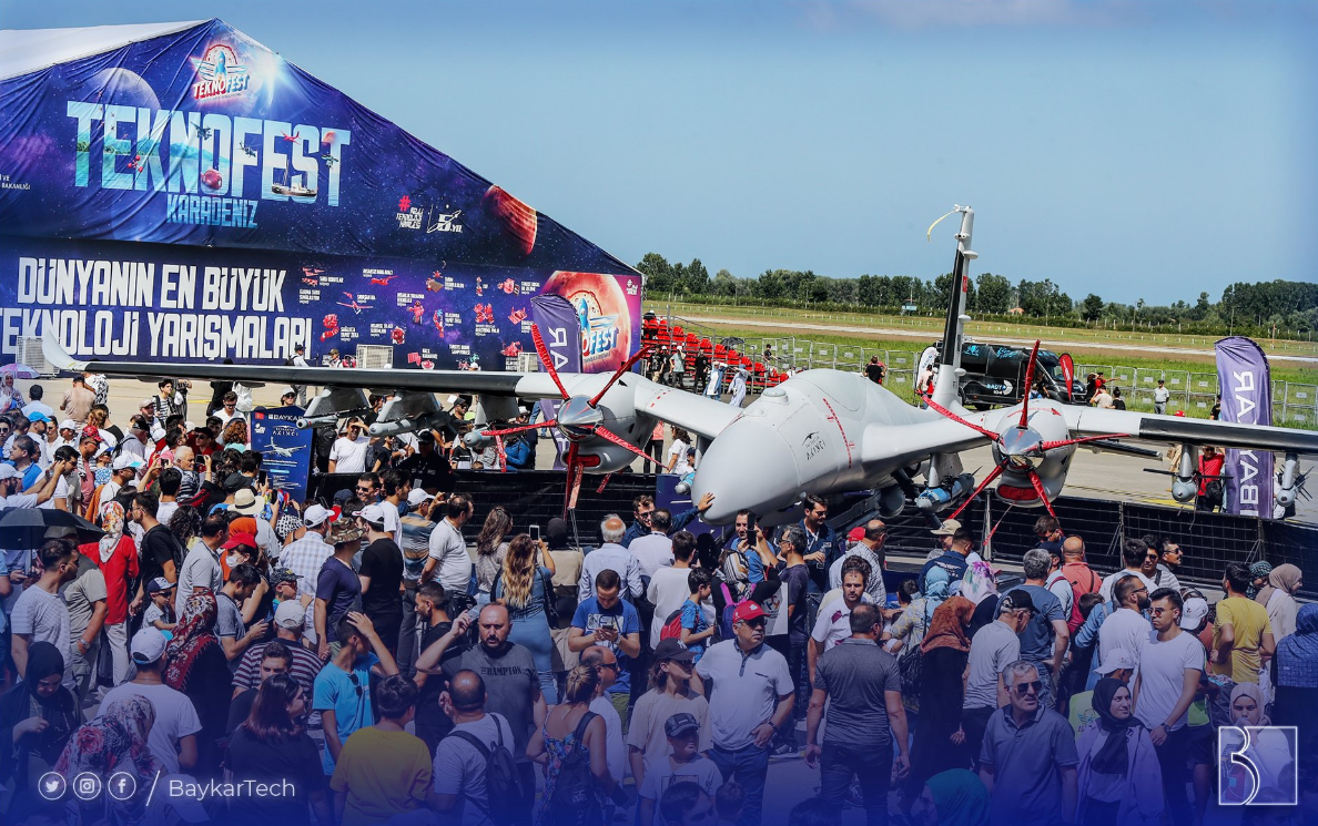 Новый реактивный Bayraktar с украинским двигателем вызвал фурор на выставке: как выглядит "будущее военной авиации"