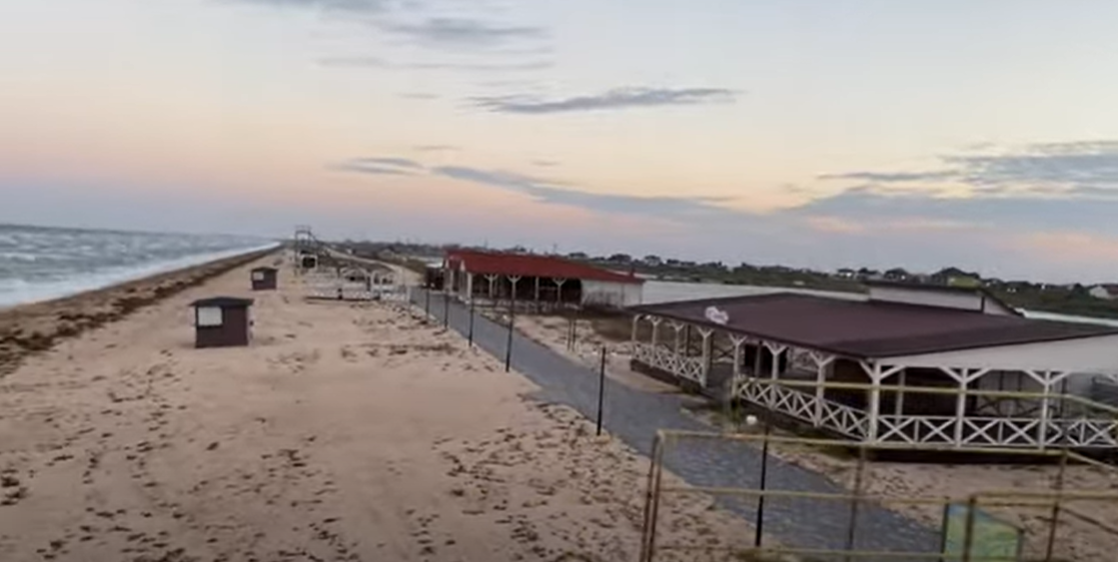 Над Азовским морем небо украсил багряный тризуб: пророческое видео