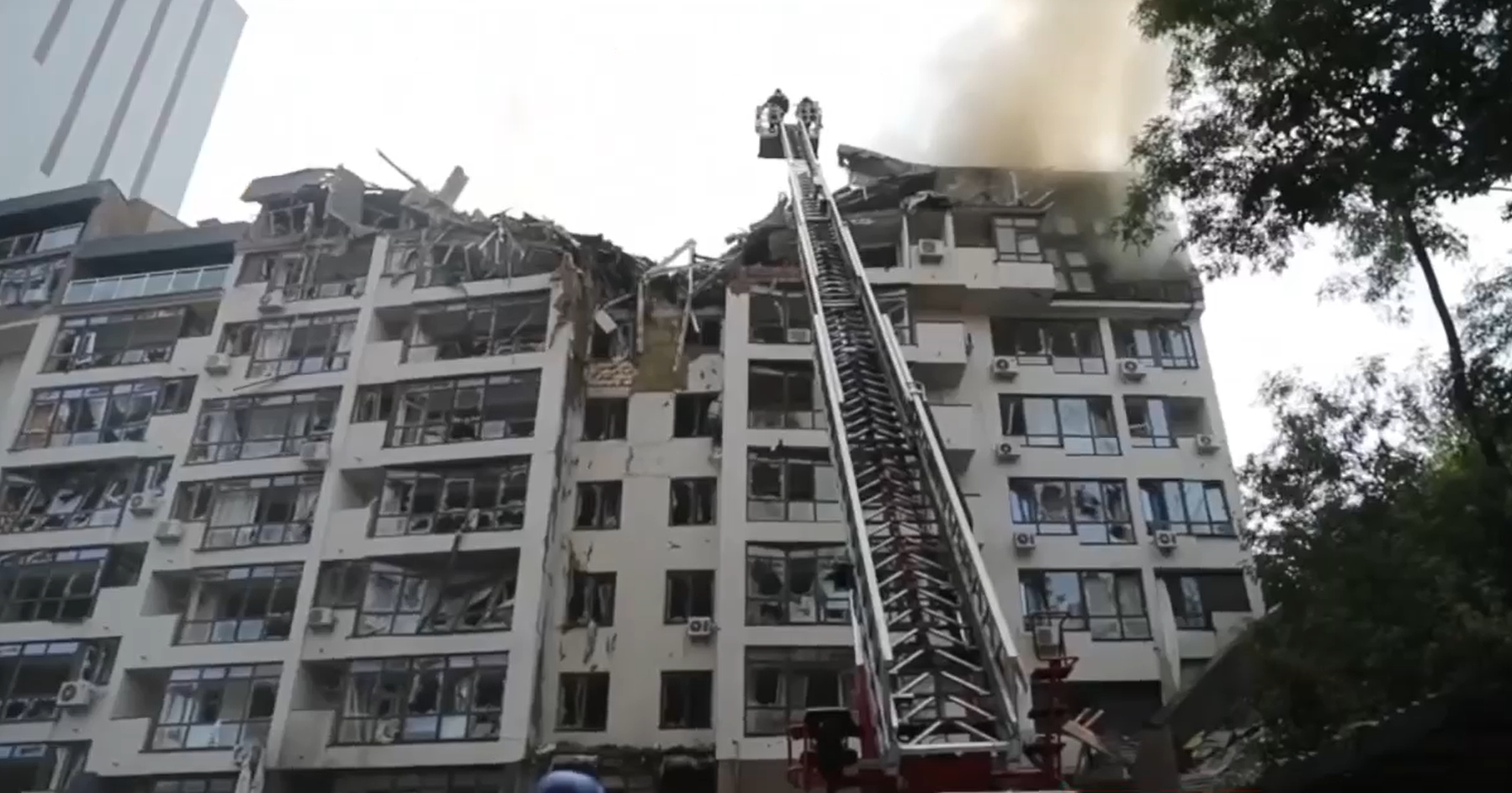 Кличко розповів про мужню киянку, яка допомагає впоратися з наслідками ракетних ударів РФ