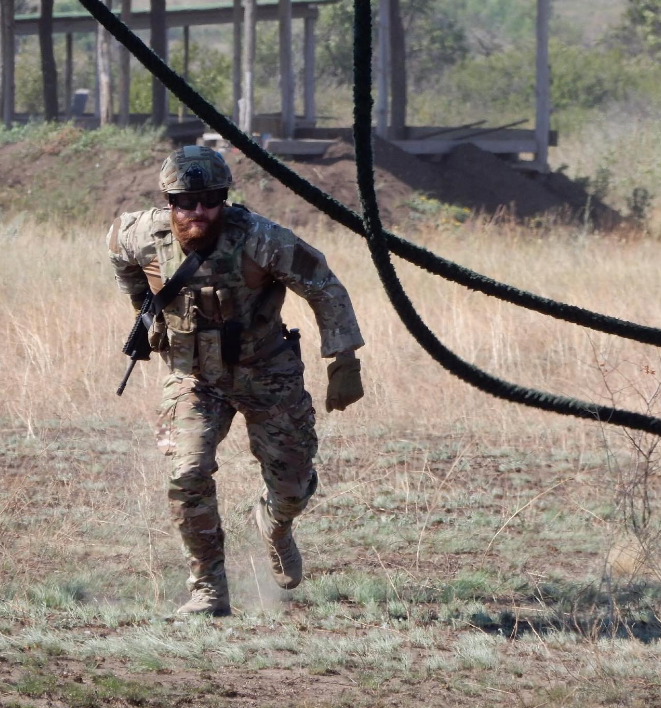 На щиті! Помер герой оборони Маріуполя, легендарний комбат "Азова" Олег Мудрак