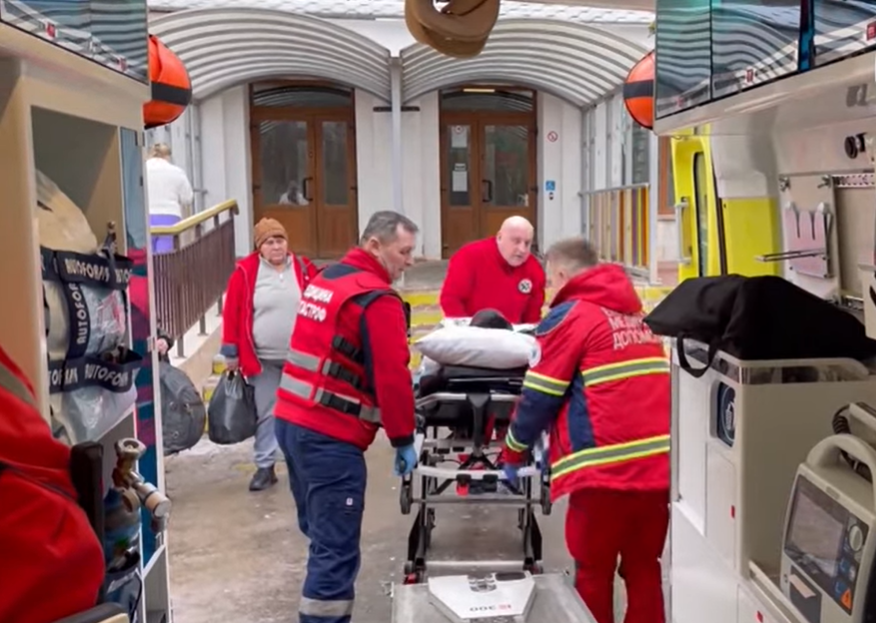 Врачи спасли мальчика из Бахмута с застрявшим возле сердца осколком российского снаряда (видео)