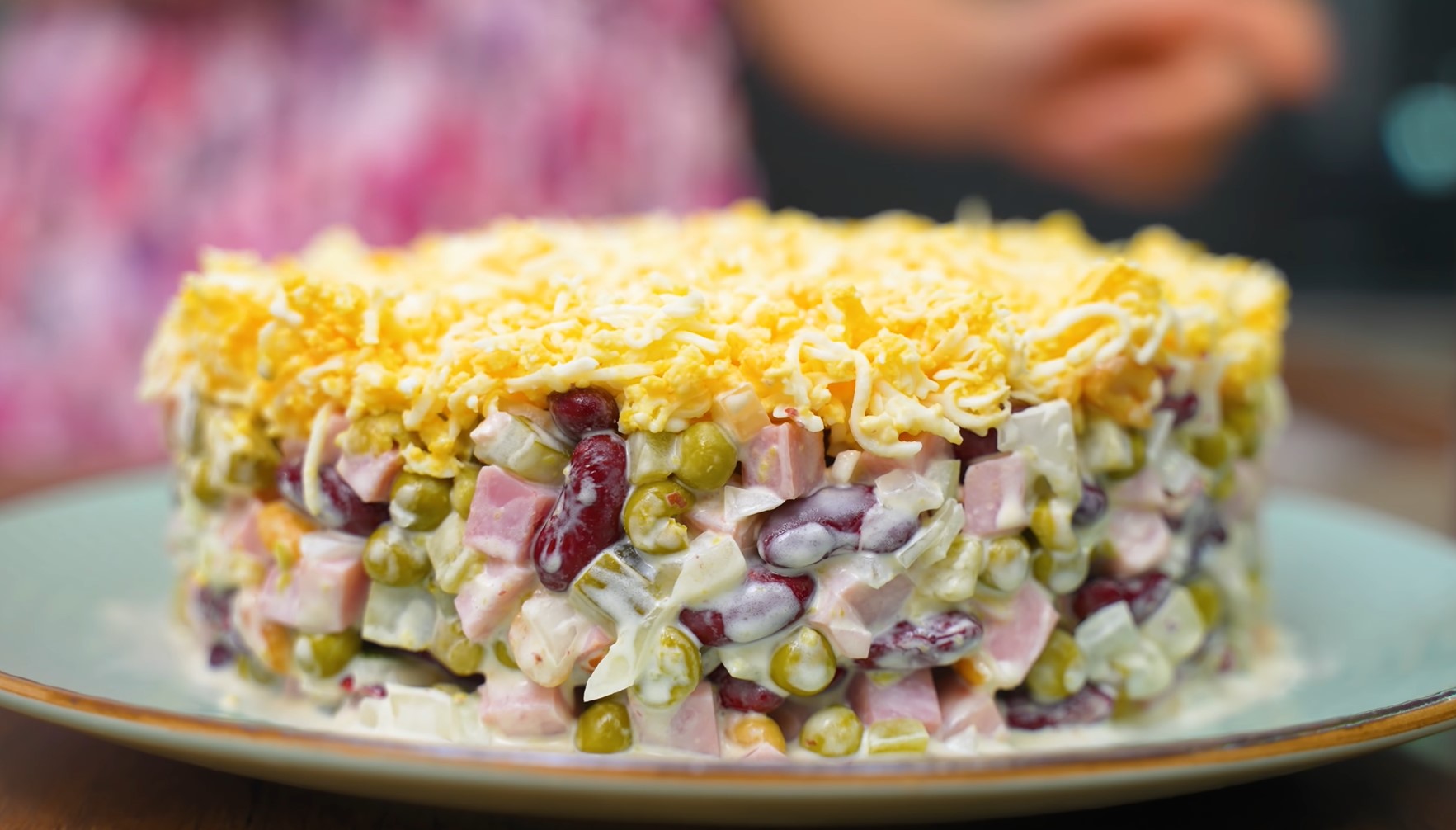 Готовим салат "Робин-Бобин", который называют братом "Оливье": быстро и очень вкусно!