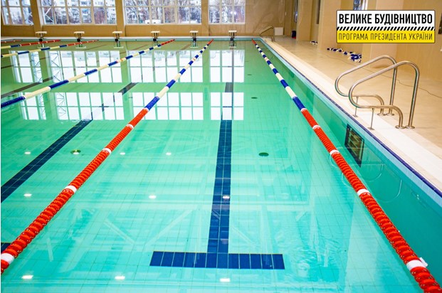 У Слобожанському збудували сучасний басейн: одночасно займатись можуть 100 осіб