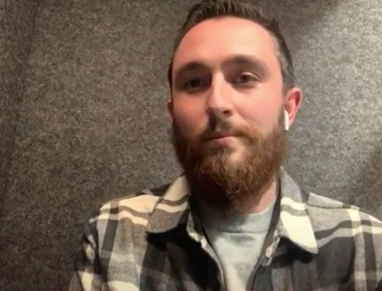 Як зараз виглядає хлопчик з фільма "Титанік", через сцену з яким всі кожен раз плачуть