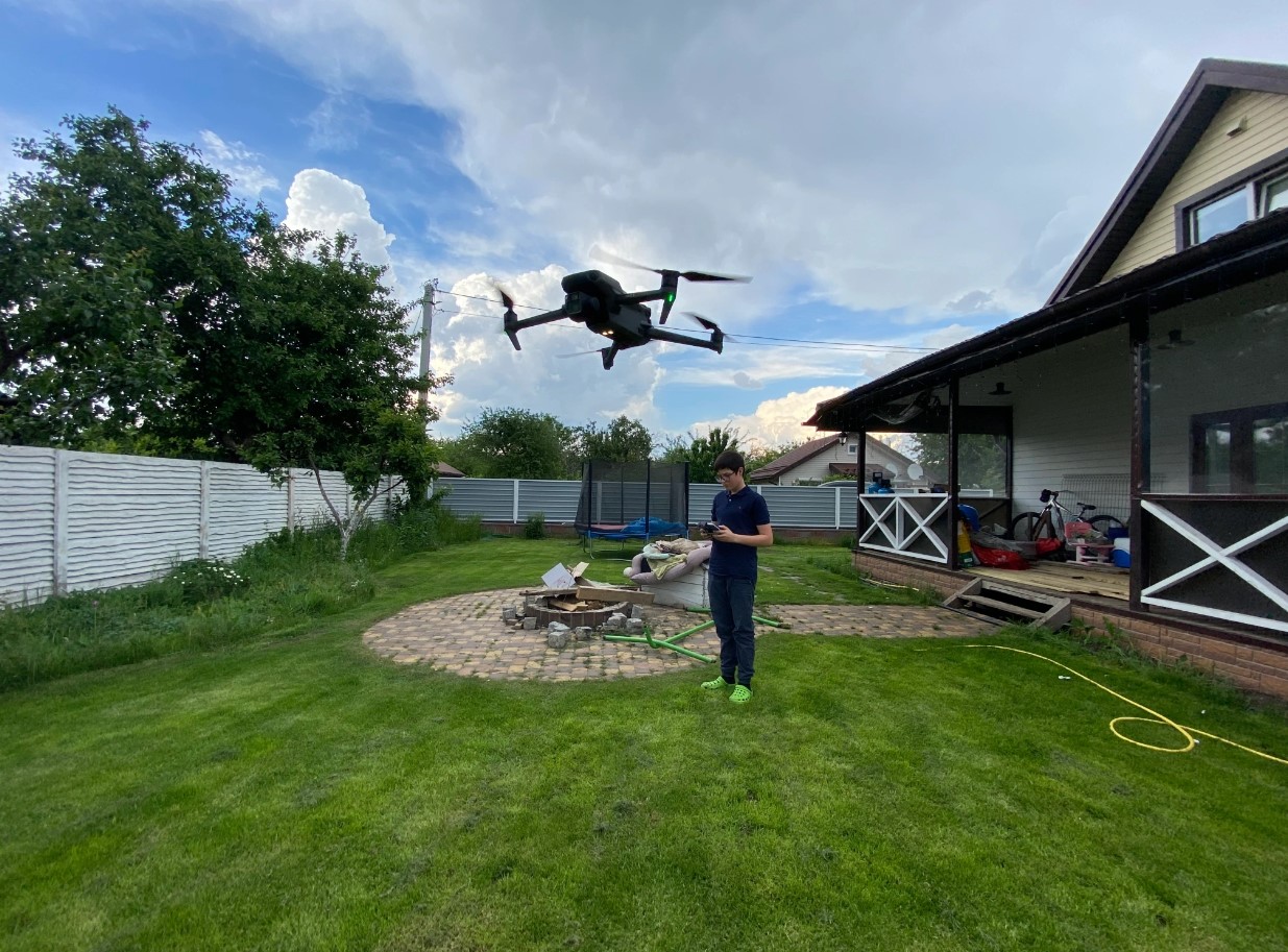 15-летний Андрей прославился на весь мир, остановив врага под Киевом игрушечным дроном