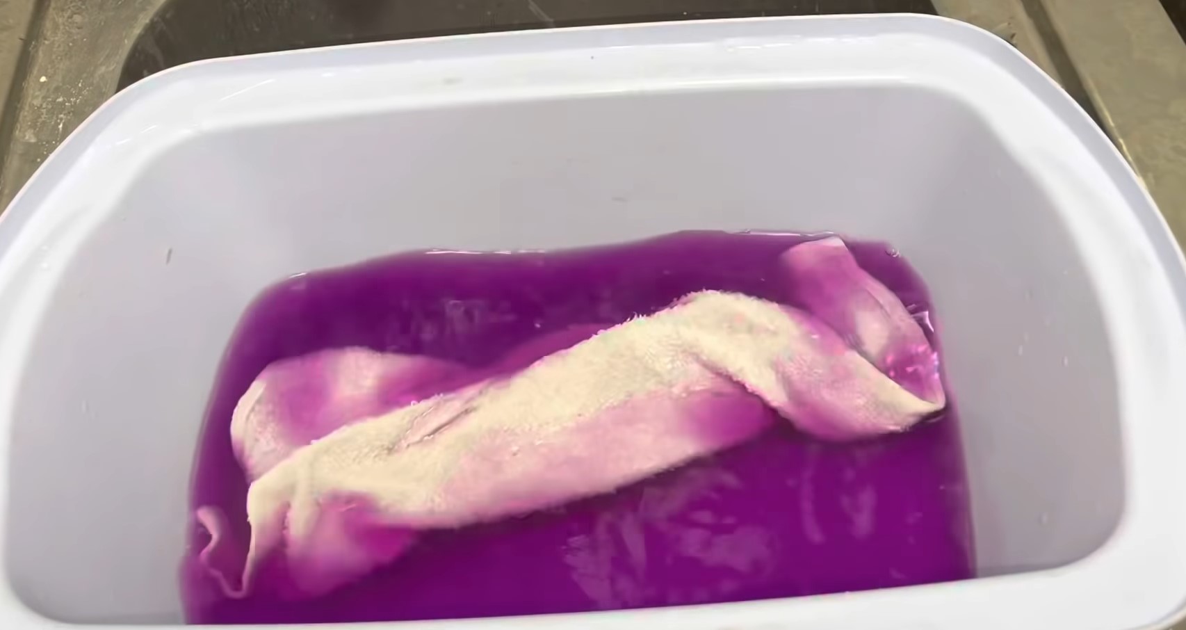 Гениальный способ отбелить застиранные полотенца: сойдут вековечные пятна