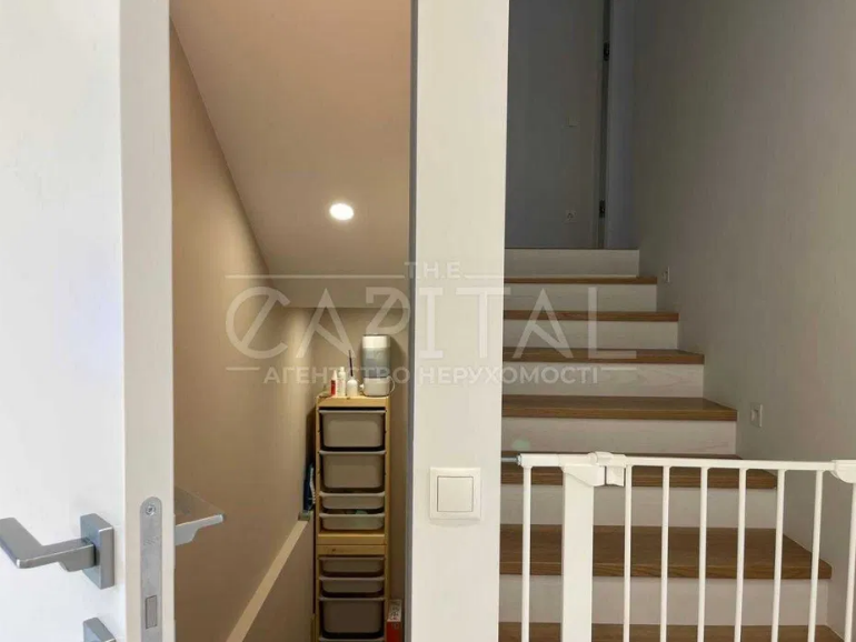 Даша Квіткова продає свій крутий будинок на OLX: його ціна може шокувати