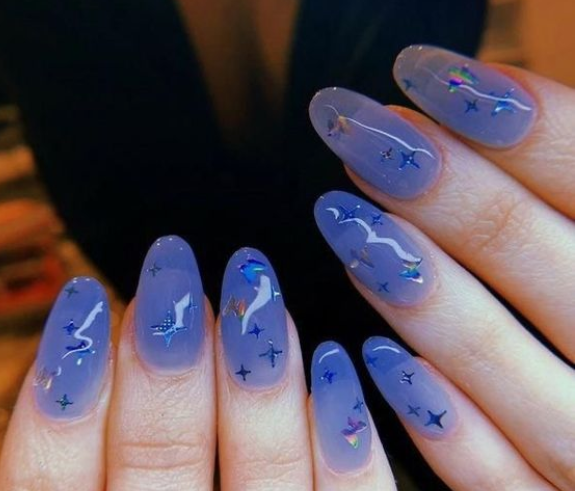 Должна знать каждая женщина: какие цвета маникюра старят руки, а какие - делают их младше