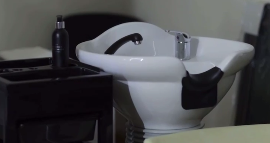 Зеленский показал комнату на Банковой, в которой сейчас живет (видео)