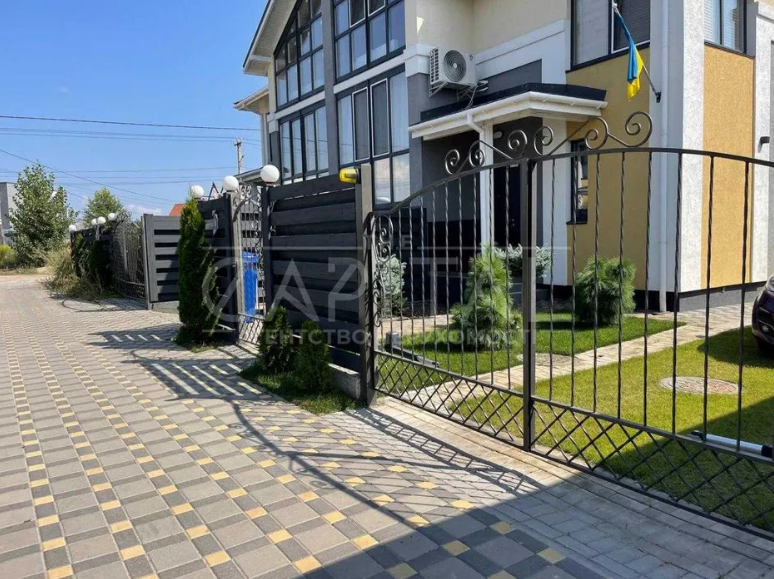 Даша Квіткова продає свій крутий будинок на OLX: його ціна може шокувати