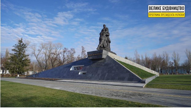 В сети показали, как после реставрации выглядит мемориал "Украина-освободителям" в Меловом