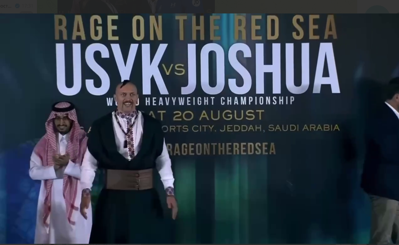 Усик в образе казака поразил всех на дуэли взглядов с Джошуа (видео)