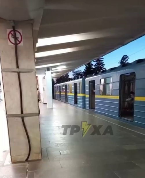В метро Киева произошло ЧП: движение поездов ограничено