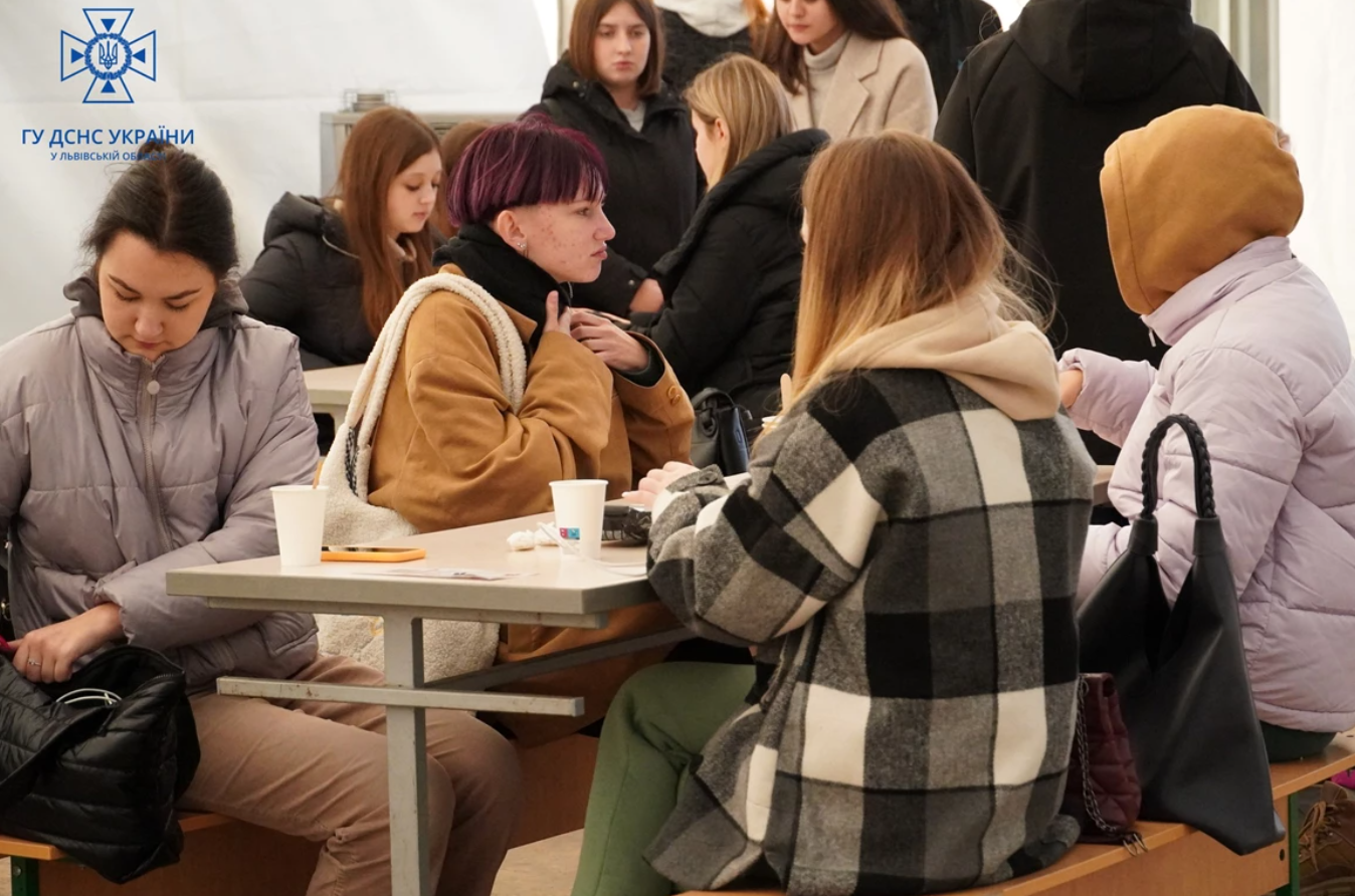 В Україні біля кордону з Польщею запрацювали мобільні пункти обігріву: як вони виглядають