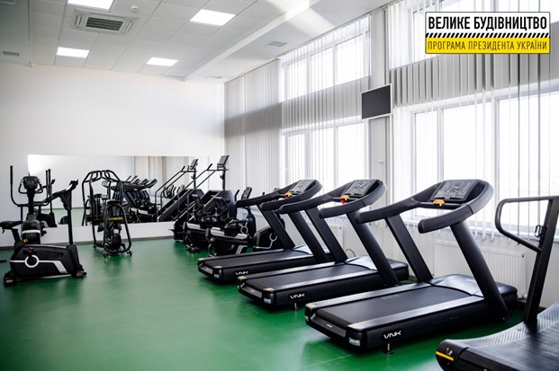 У Слобожанському збудували сучасний басейн: одночасно займатись можуть 100 осіб