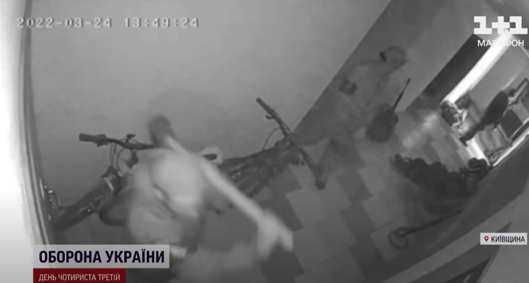 Жителі Ірпеня самотужки майже з нуля відновили 18-поверхівку. Дивіться, як було і як стало