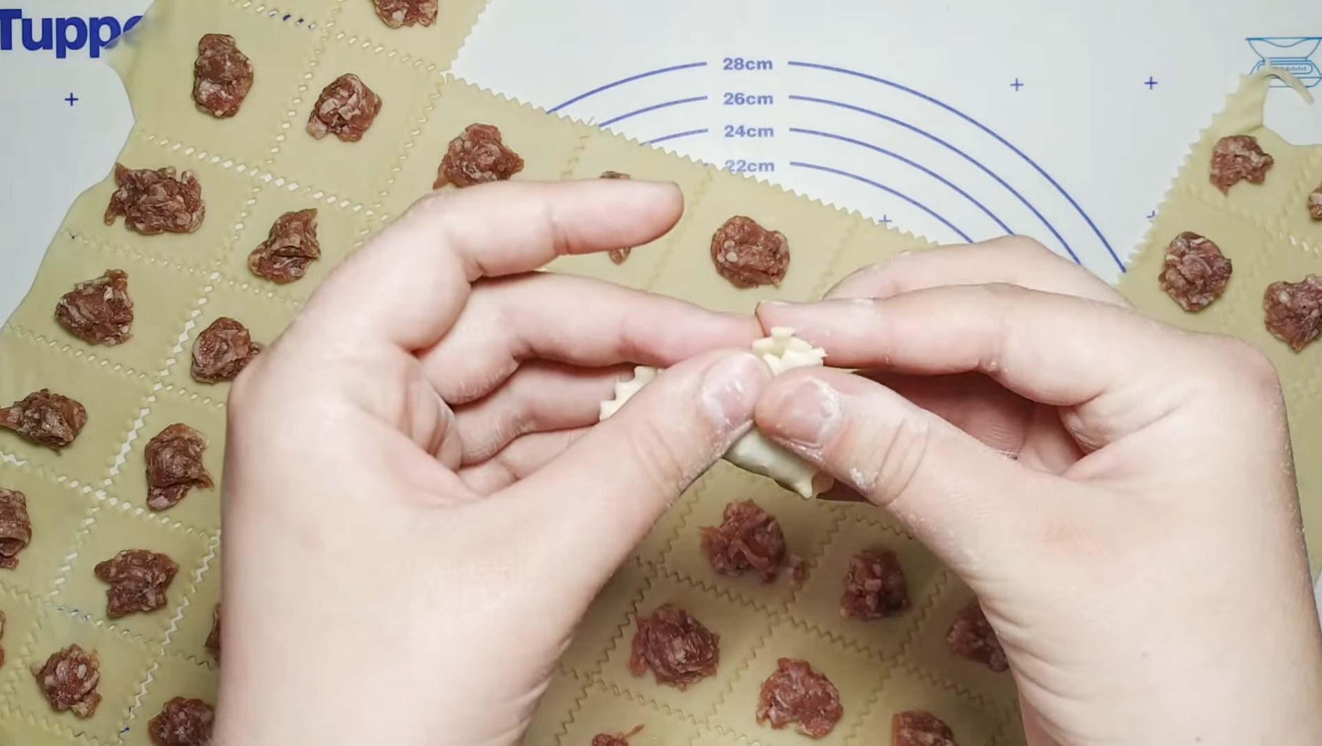 100 пельменей за 20 минут: супер-способ без пельменницы