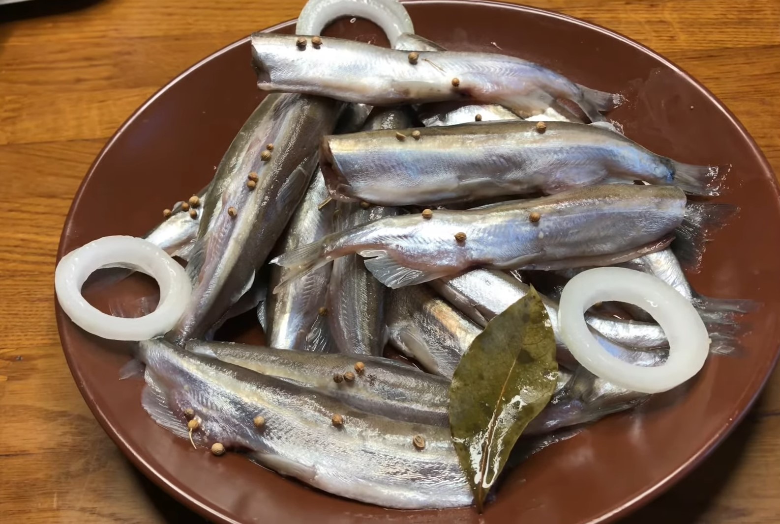 Мойва пряного посолу вдома: дешевше і смачніше за магазинну!