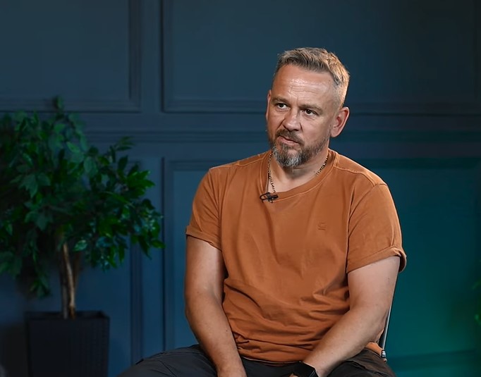 Фоззі з ТНМК пояснив, чому приховує рідних та чи планують вони повертатися до України