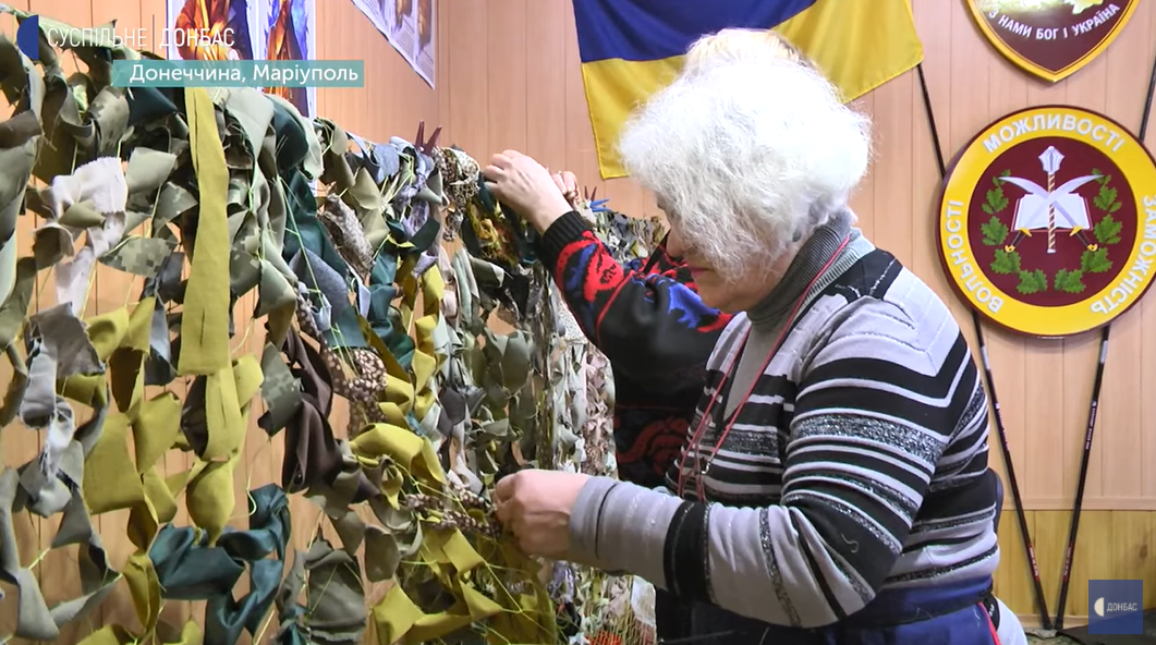 "У украинцев - ген сопротивления": бабушка из Мариуполя освоила автомат и прославилась на весь мир