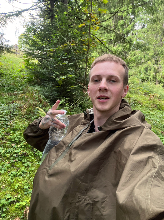 Известный украинский блогер сбежал через горы из Украины. Перед этим он получил повестку