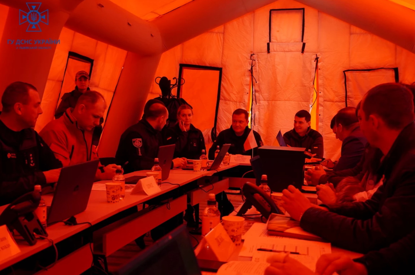 В Україні біля кордону з Польщею запрацювали мобільні пункти обігріву: як вони виглядають