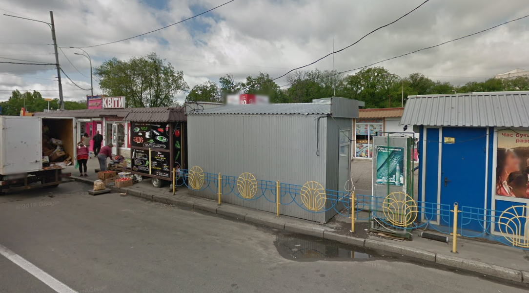 Возле очередной станции метро сносят МАФы. Уже известно, что будет вместо них (видео)