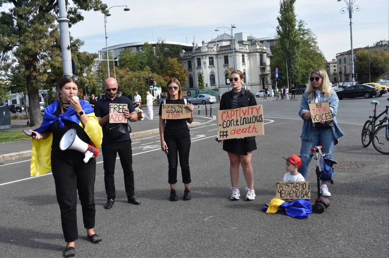 "Не маємо права мовчати": на мітингу в Бухаресті нагадали про жертв російського полону