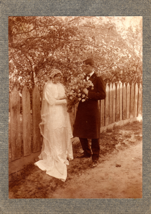 Дивіться, у якому вбрання одружувались кияни 100 років тому: весільні раритетні фото