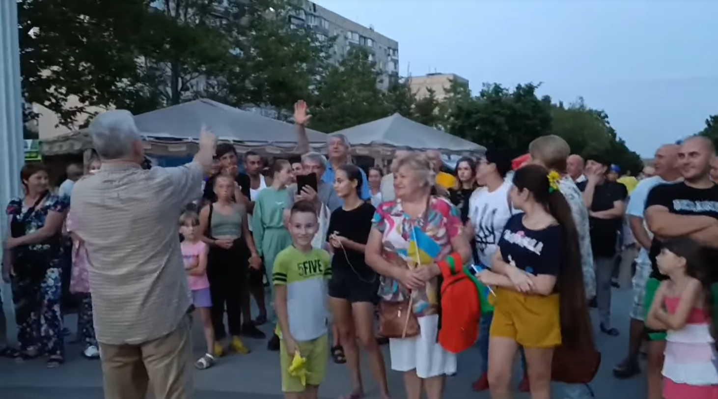 Херсонский арбуз продали на аукционе за 2 тысячи гривен. Деньги передадут ВСУ (видео)