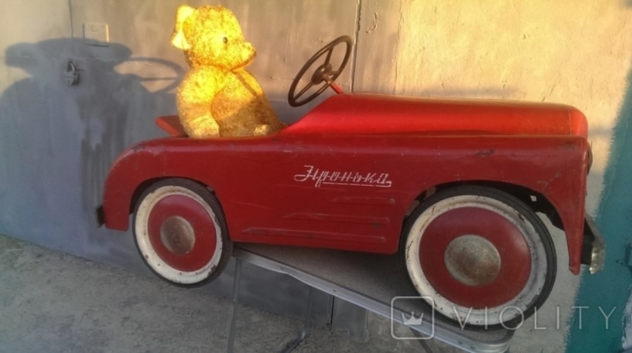 Дитячу машинку, виготовлену в Україні, тепер продають за 200 тисяч: перевірте свої горища