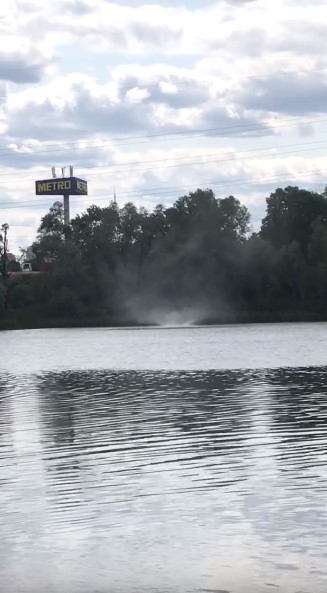 У Києві на озері зафіксували справжнє "водяне торнадо" (відео)