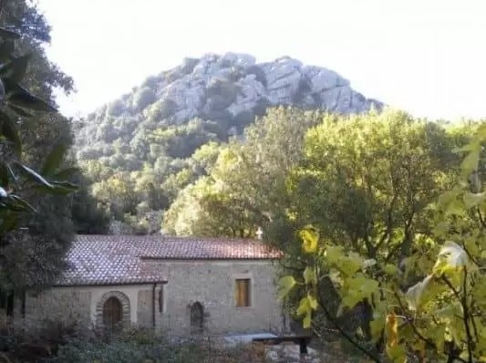 В центрі Сардинії. Італійське село пропонує іноземцям будинки за 1 євро: які умови