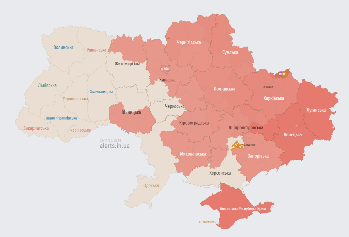 Україна під масованою атакою: вибухи у Дніпрі та Харкові, у Києві тривога