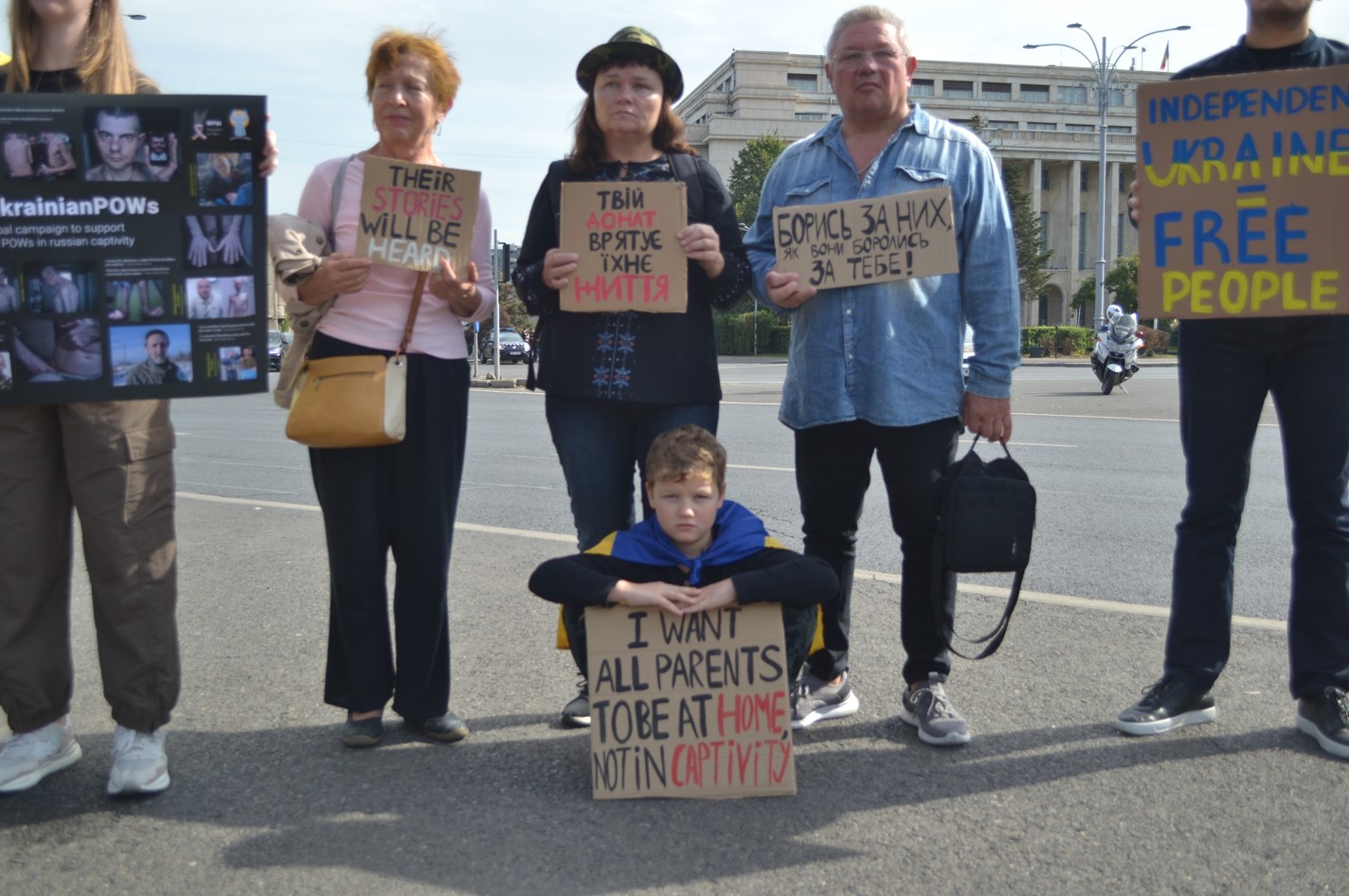 "Не маємо права мовчати": на мітингу в Бухаресті нагадали про жертв російського полону