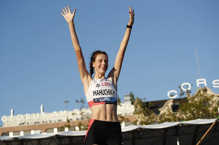 Магучих снова попала на фото с российской спортсменкой: "обнимашки" проигнорировала