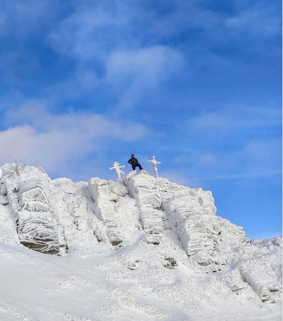 Сеть покорили удивительные фото заснеженных Карпат: вы только посмотрите на эту красоту